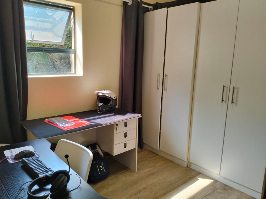 5 Bedroom Property for Sale in Glentana Western Cape